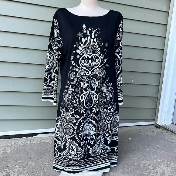 Charlie Paige Dresses & Skirts - Like new Charlie Paige black and white dress